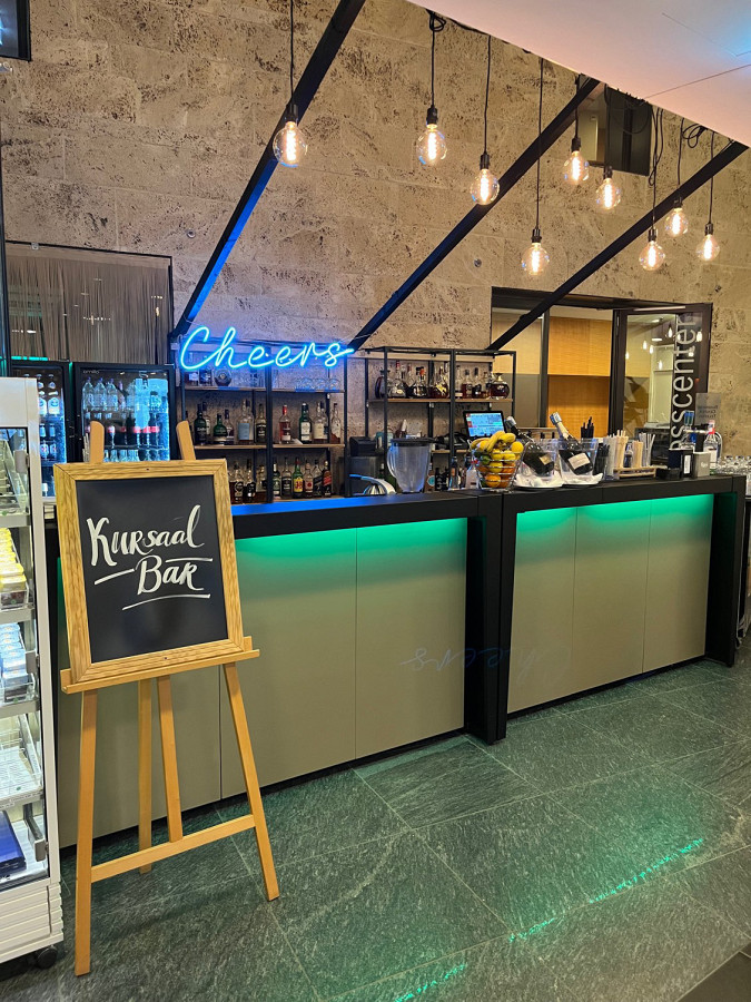 Mobile Cocktailtheke mit LED Beleuchtung.