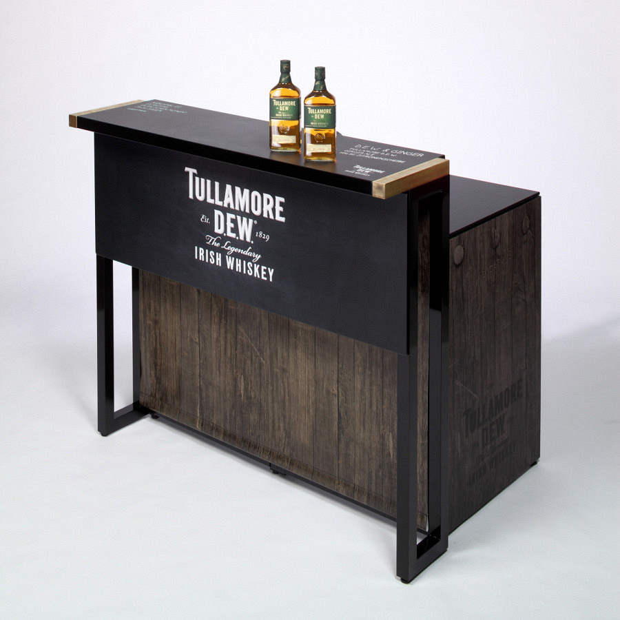pequeno balcão de promoção de 120 cm com peças especiais e marca para Tullamore Dew.
