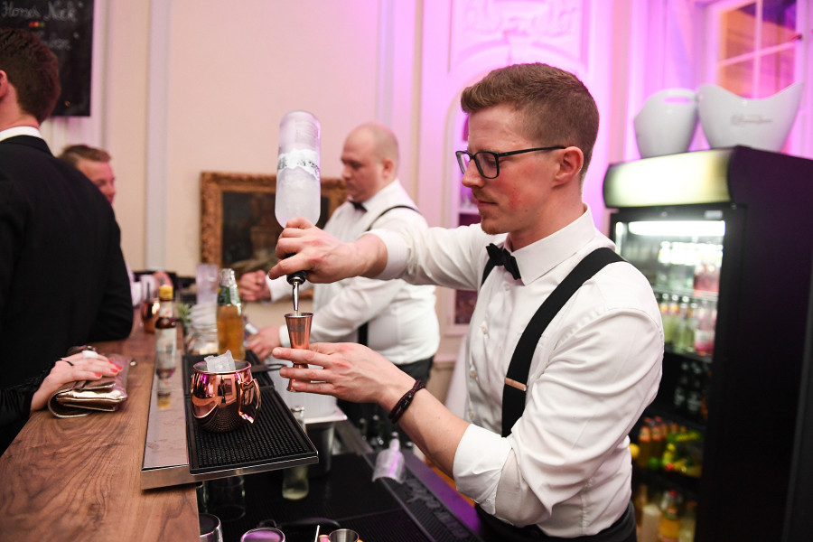 Bartop mit edlem Kirschholz-Furnier.