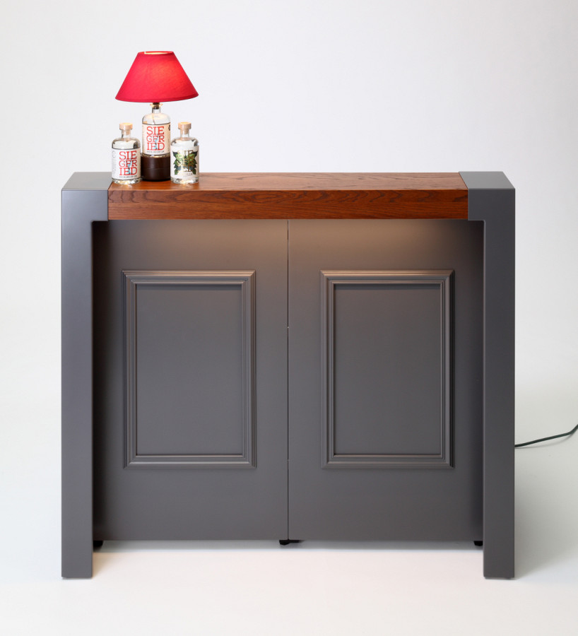 G-Rack bar with wooden bartop and retro cladding