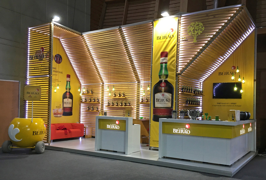 Messetheke mit Beleuchtung