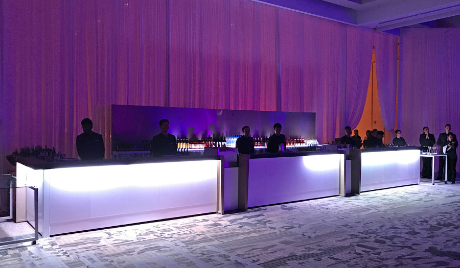 Stationäre Barlösung mit Rückbuffet für Hotellobby in Kanada.