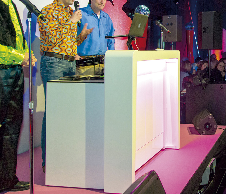 Mobile Bar als Speaker-Podest.