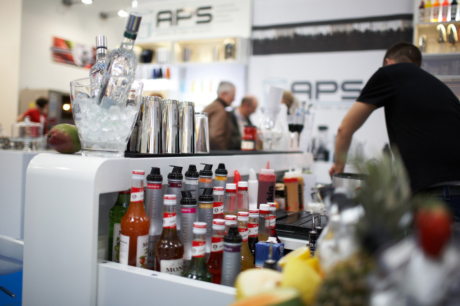 Mobile Cocktailbar aus Barkeeper-Perspektive.