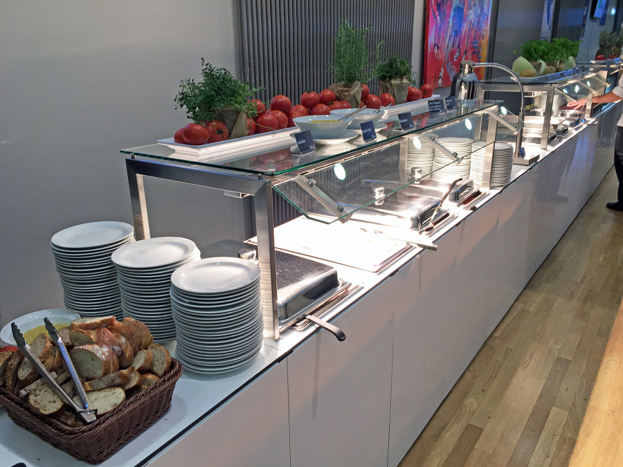 Buffetstrecke mit G-Raxx Grundgestellen für die Fraport Arena.