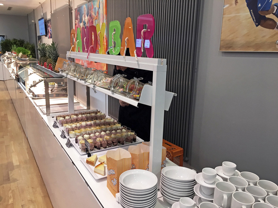 Buffetstrecke mit G-Raxx Grundgestellen für die Fraport Arena.