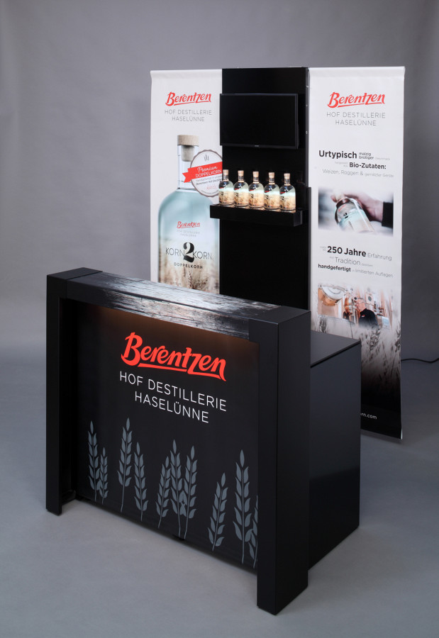 Mobile Promotiontheke mit Rückwand für Berentzen.