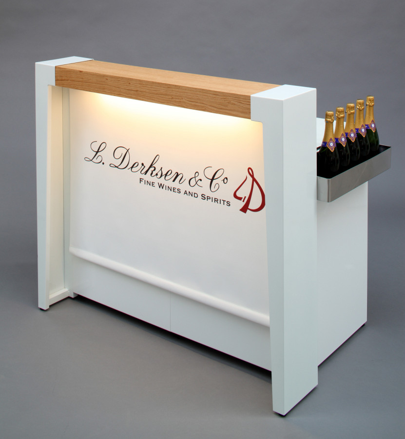 Mobile Cocktail Bar mit Banner
