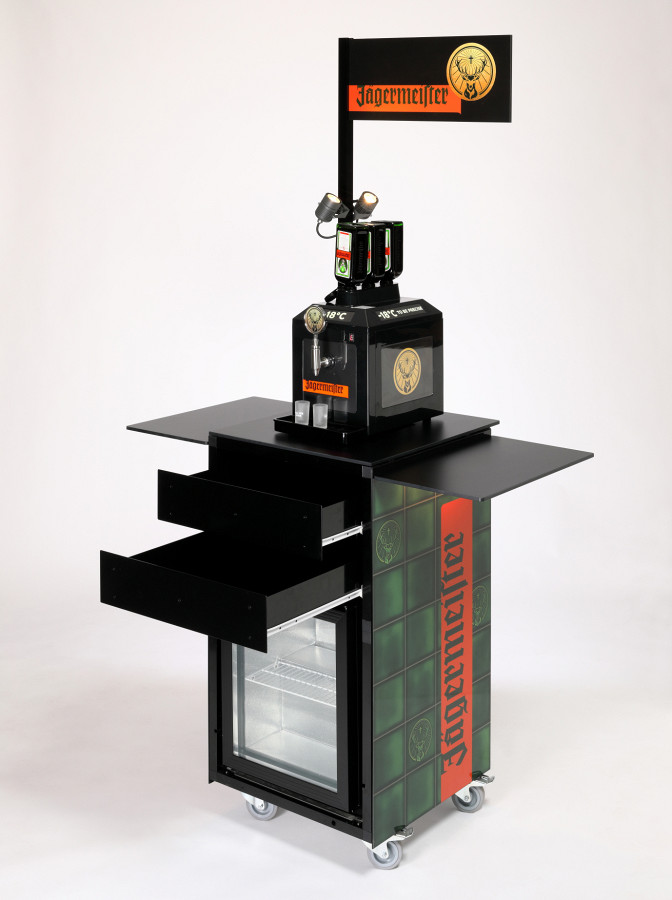 Barra de promoção enrolável para Jägermeister.