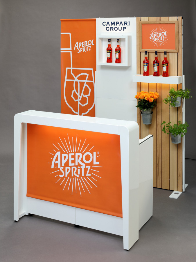 Promotion Bar für Aperol mit Rückwand. Foto: Christoph Edelhoff