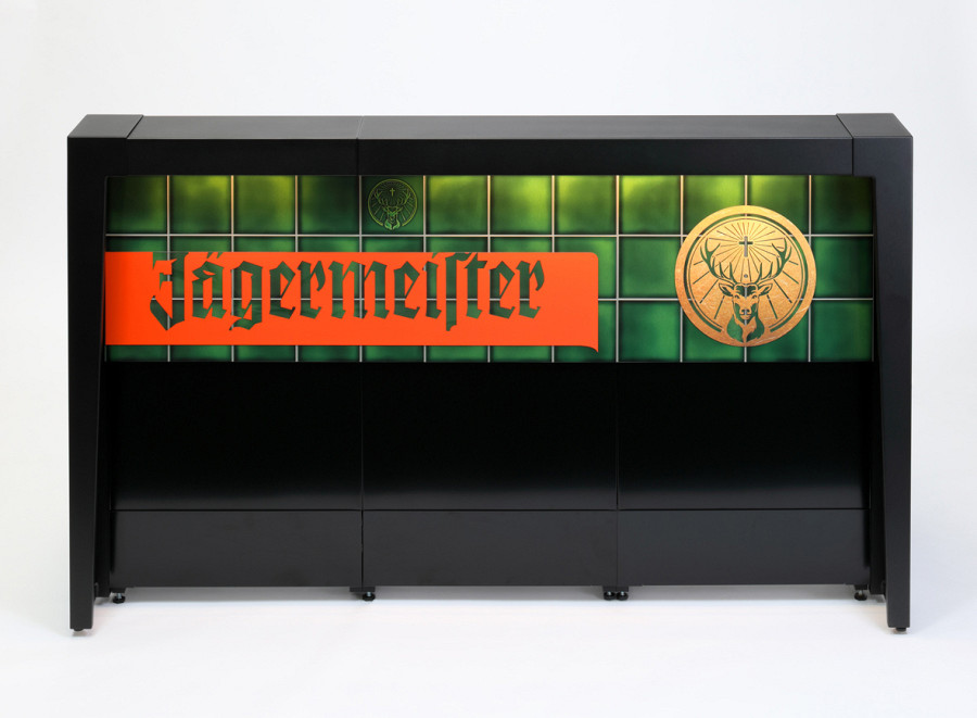 Mobile Promotiontheke für Jägermeister in schwarz.