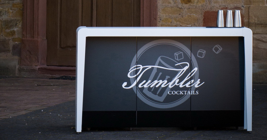 Mobile Cocktailbar für Catering mit Folierung.