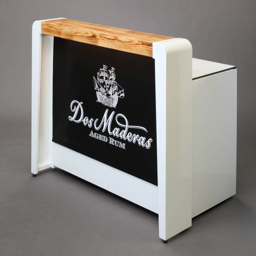 Mobile Cocktailtheke mit Holz und Logo.