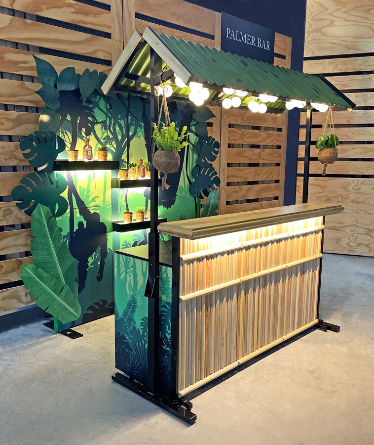 Bar de cocktails móvel com um design especial ao estilo Tiki